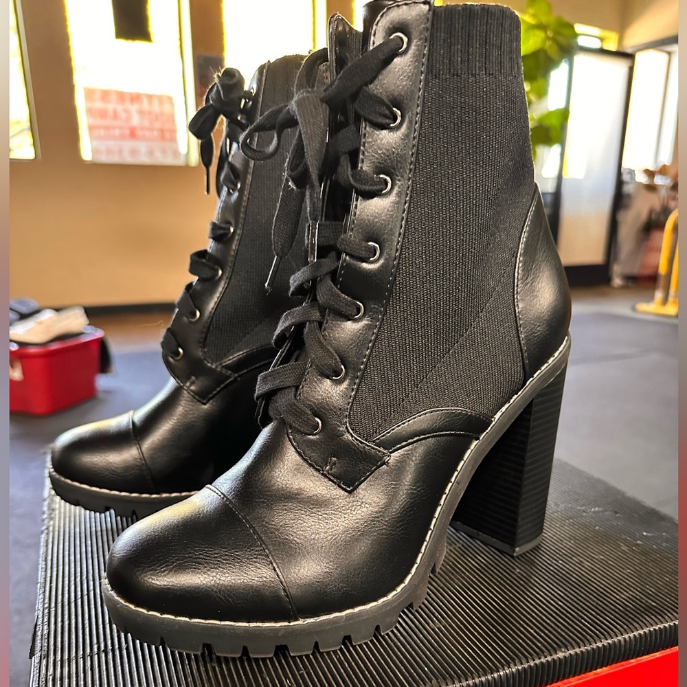 Black Lace-Up Ankle Boots BCBGENERATIO